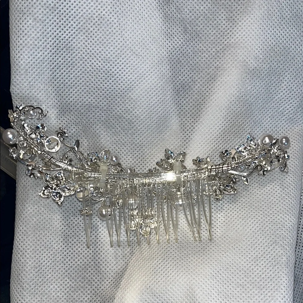 Elegant White Wedding Dress - Picture 10 of 11